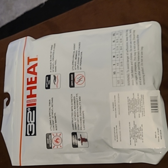 Long sleeve scoop neck top - Picture 2 of 4